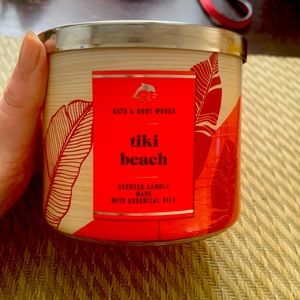 Tiki beach candle, never used, made with essential oils.